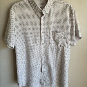 Men’s L White Mizzen + Main Short Sleeve Preppy Pocket Button Up Shirt